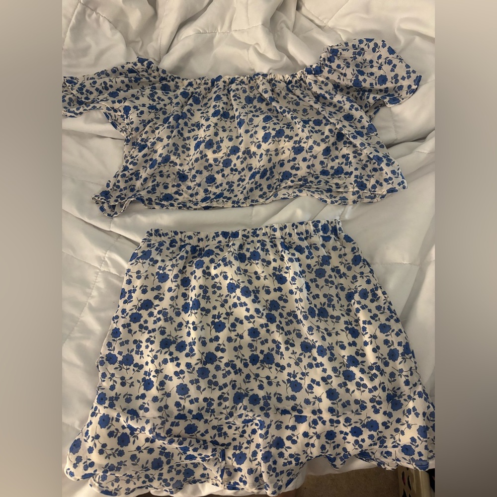Le Lis Blue Floral Off-Shoulder Set